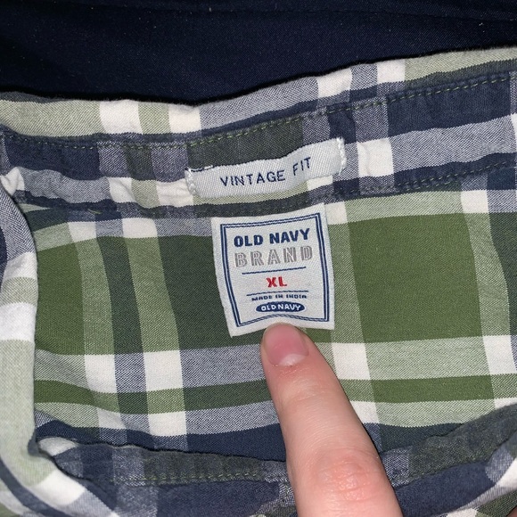 Old navy button up - Picture 2 of 4